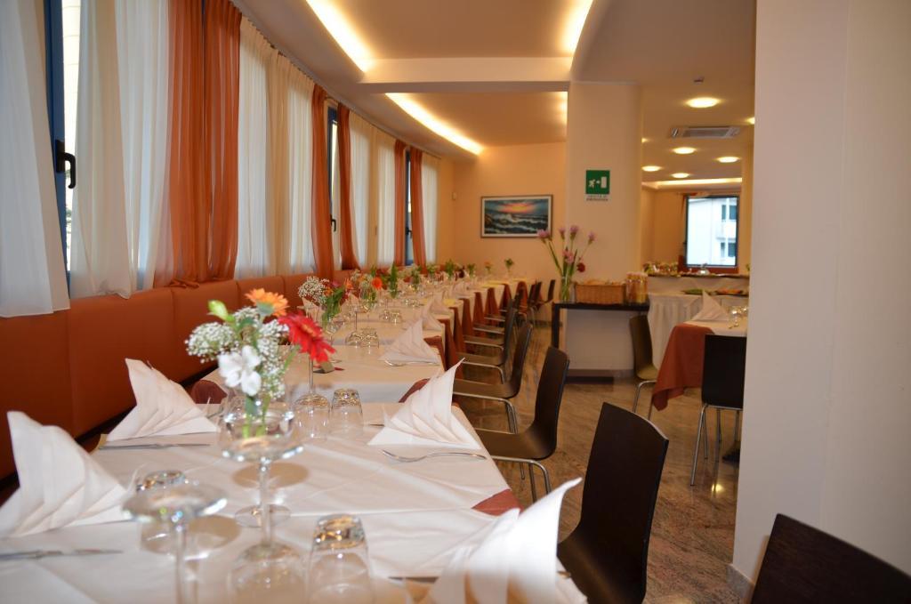 Hotel Cristallo Lignano Sabbiadoro Exterior photo